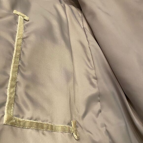 Saga Fox Stroller Coat. Size M.  White/Silver Fox.  Mandarin Collar.Side Pockets - Picture 13 of 13